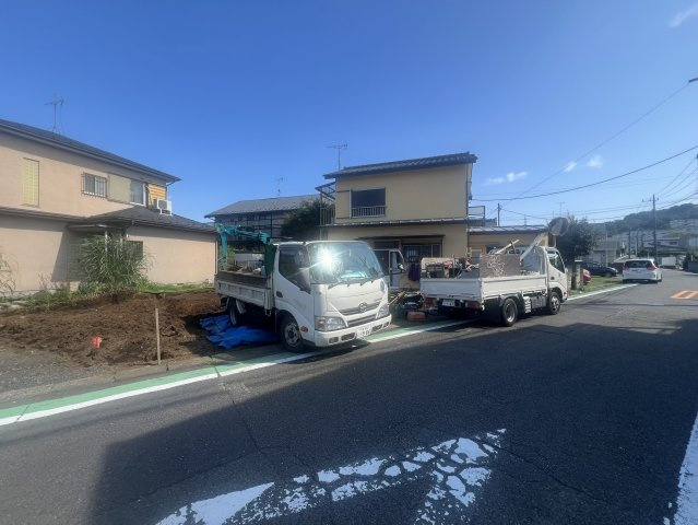 ハートフルタウン　多摩市百草1112番の前面道路含む現地写真