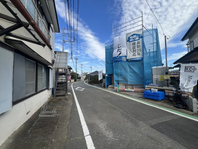 ハートフルタウン　多摩市百草1112番の前面道路含む現地写真