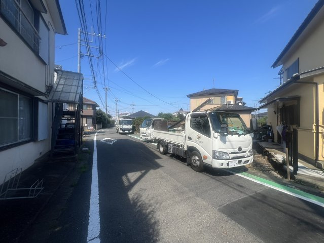 ハートフルタウン　多摩市百草1112番の前面道路含む現地写真