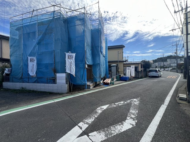 ハートフルタウン　多摩市百草1112番の前面道路含む現地写真