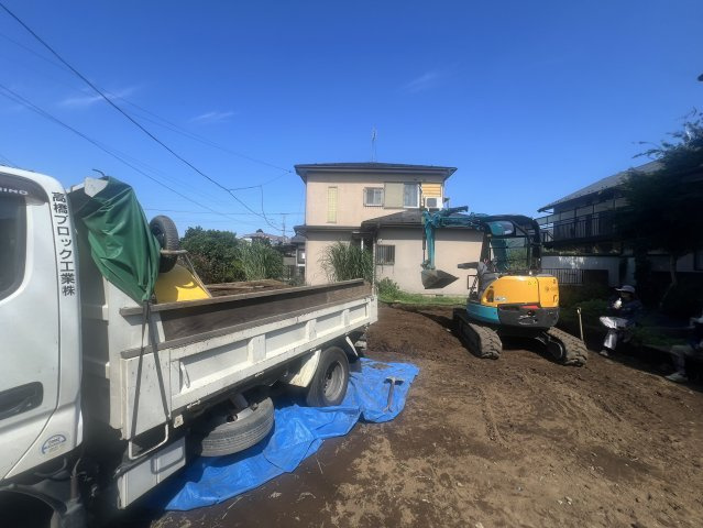 ハートフルタウン　多摩市百草1112番の前面道路含む現地写真