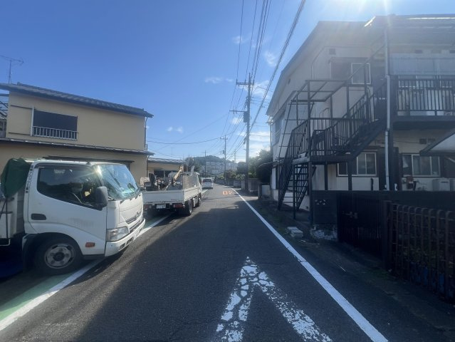 ハートフルタウン　多摩市百草1112番の前面道路含む現地写真