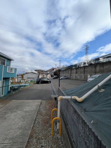 ウエストハイライズの駐車場
