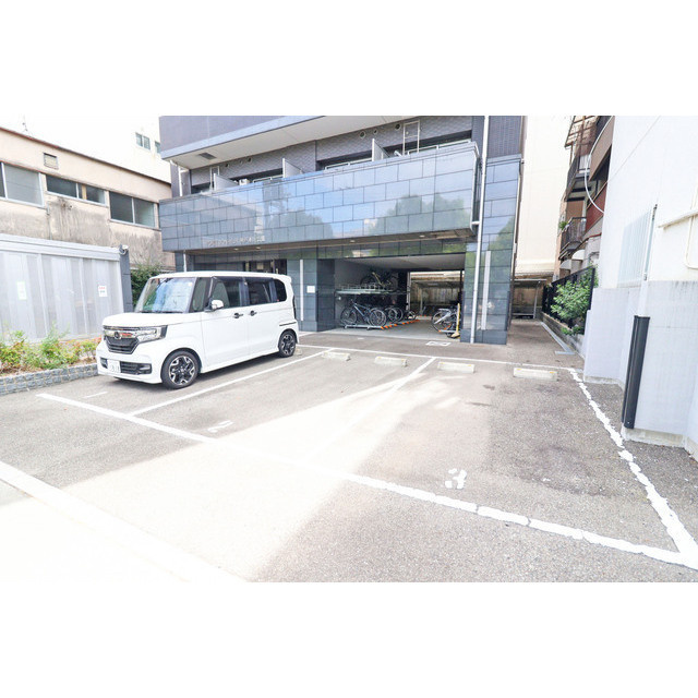 ポルト・ボヌール神戸湊川公園の駐車場