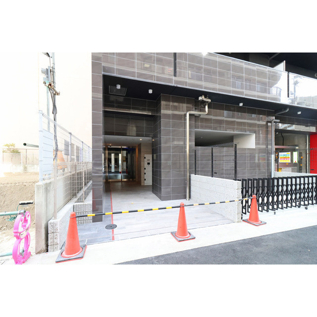 GENOVIA神戸新開地駅前のエントランス