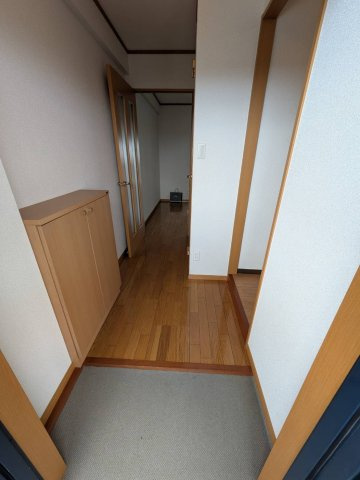 マンション美苑の玄関