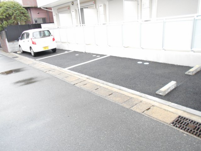 リブリ・ル・シェノンの駐車場