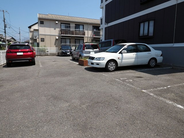 コーポ久兼の駐車場|駐車場1台分付いています
