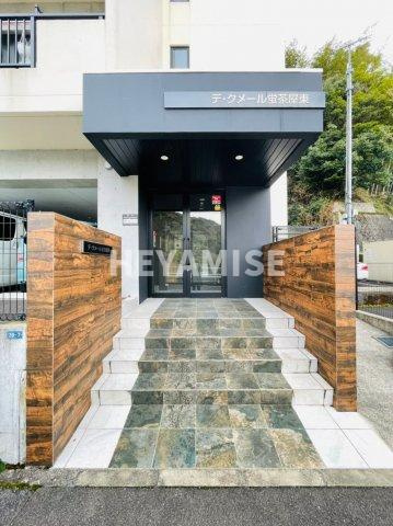 デ・クメール蛍茶屋東のエントランス