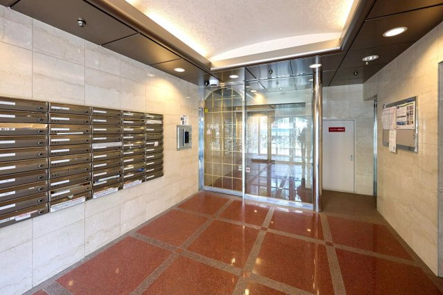 AP1436 元町MGレヂデンスⅢのエントランス