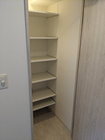グルーブ神戸元町アリアの収納|モデル住戸901の室内写真です