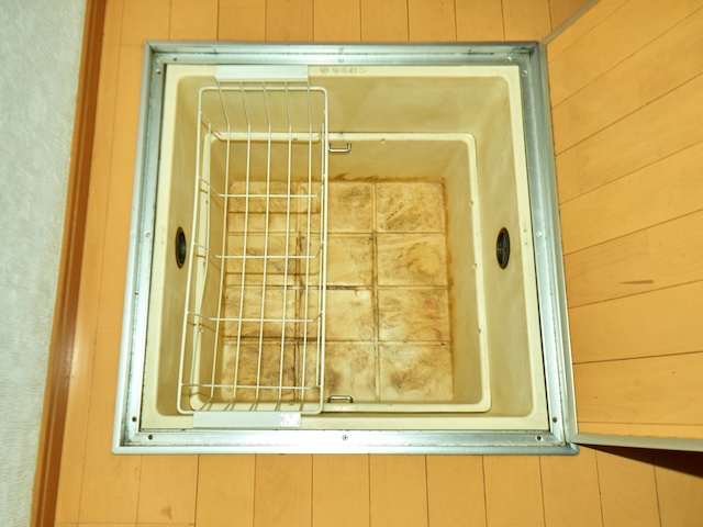 タウンハウス伊川谷の収納|キッチンの床下収納