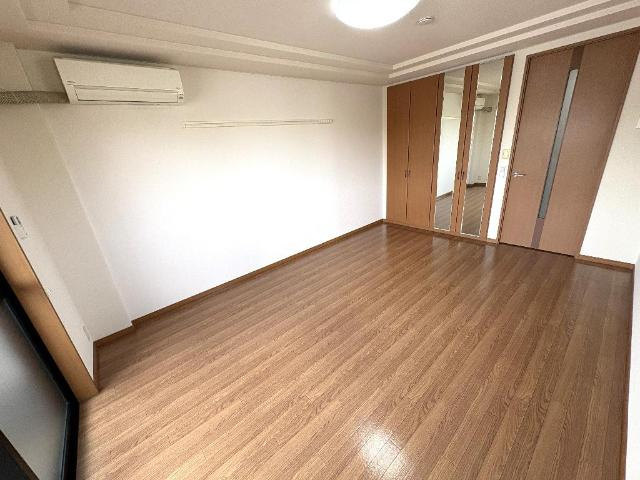 エイトピア八木の内装|洋室