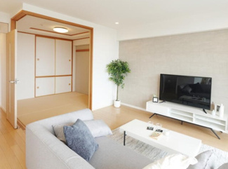 【居間・リビング】 | モアグレース・フレシア加納栄町6階角部屋！JR岐阜駅まで徒歩8分！ペットの飼育可能なマンション！ | モアグレース・フレシア加納栄町6階角部屋！JR岐阜駅まで徒歩8分！ペットの飼育可能なマンション！