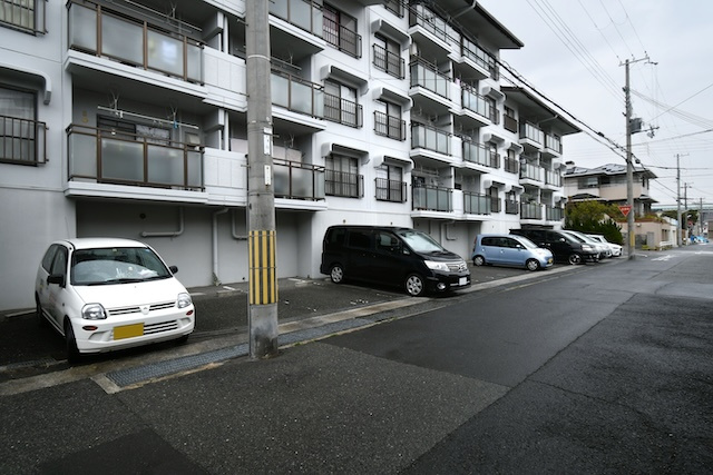 ハピネスの駐車場