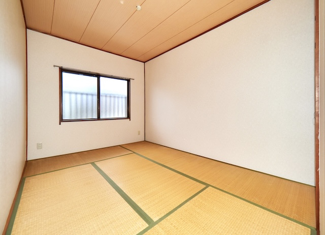 サンタウン林の和室|2階6帖和室、ご入居前に畳の表替えを致します
