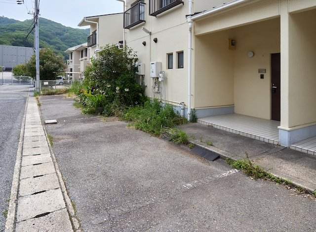 サンタウン林の駐車場|玄関前に専用駐車スペースあります