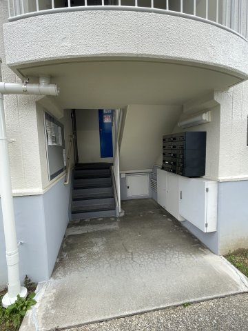 神陵台西住宅6２号棟のエントランス