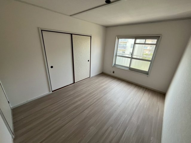 神陵台西住宅6２号棟の居間・リビング