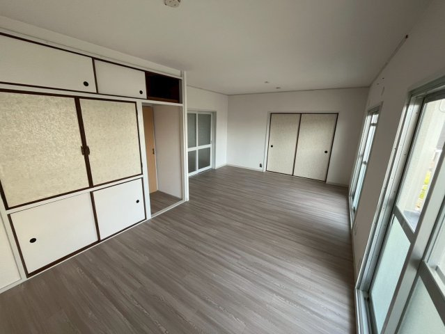 神陵台西住宅6２号棟の居間・リビング