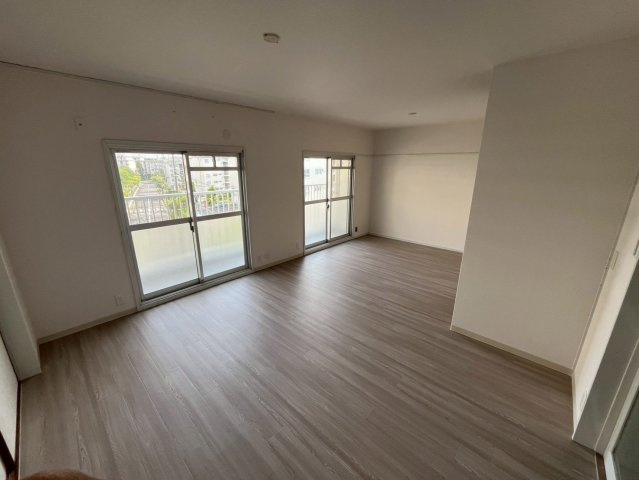 神陵台西住宅6２号棟の居間・リビング