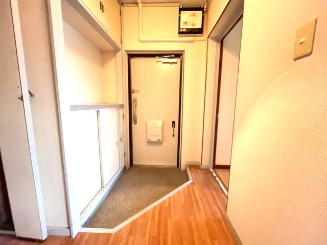 新多聞第2住宅　104号棟の玄関|シンプルで使いやすい玄関です