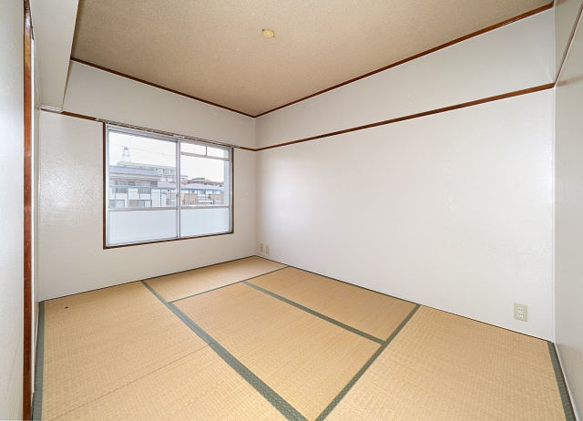 垂水農住３号棟の和室|6帖和室。同タイプ別部屋の参考画像です。畳はご入居前に入ります
