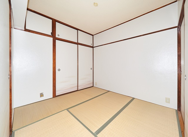 垂水農住３号棟の和室|リビングの隣は4.5帖和室。画像は同タイプ別部屋の参考画像です。畳と襖はご入居前に入ります。