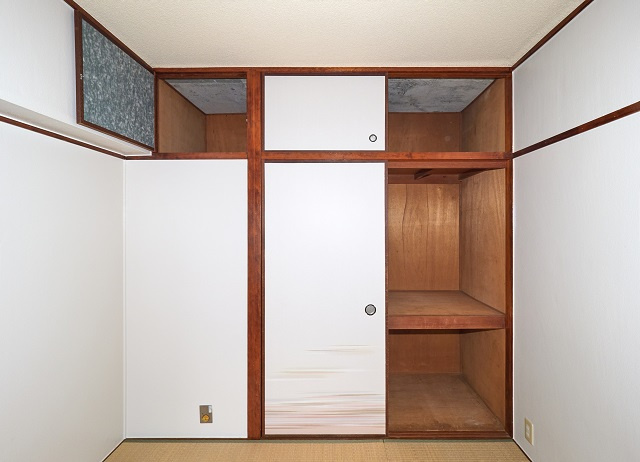 垂水農住３号棟の収納|4.5帖和室の押入と天袋。画像は同タイプ別部屋の参考画像です。襖はご入居前に入ります。