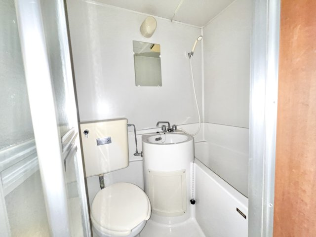 第八成和ハイツのトイレ|バス、トイレ一緒です。
