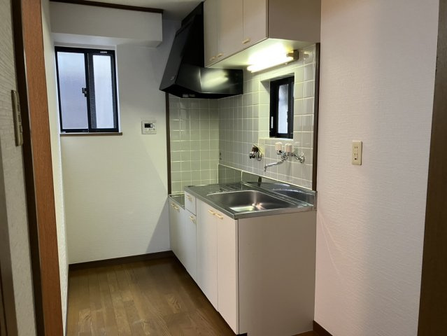 二葉町3丁目軽ガレージ付戸建