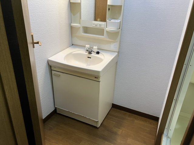 二葉町3丁目軽ガレージ付戸建