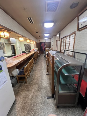 長田神社前商店街　寿司屋のロビー
