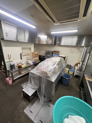 長田神社前商店街　寿司屋のロビー