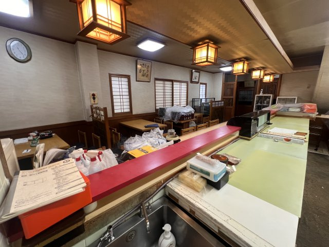 長田神社前商店街　寿司屋のロビー