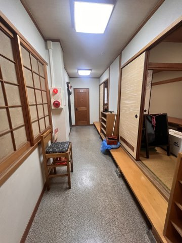 長田神社前商店街　寿司屋のロビー