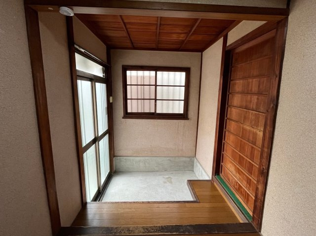 北田邸貸家の玄関