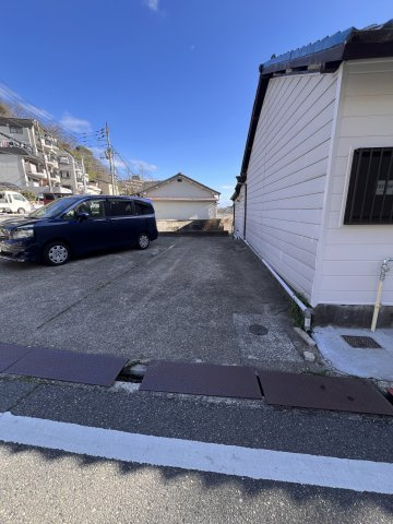 長田天神町5丁目貸家の駐車場