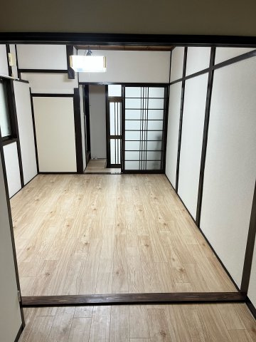 ピカ一住宅の居間・リビング