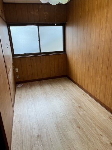ピカ一住宅の洋室
