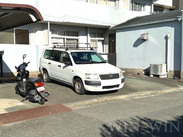 マンションユキの駐車場