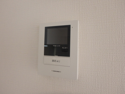 【設備】 | プレバハイツ | 来客者の確認ができるＴＶモニターホン