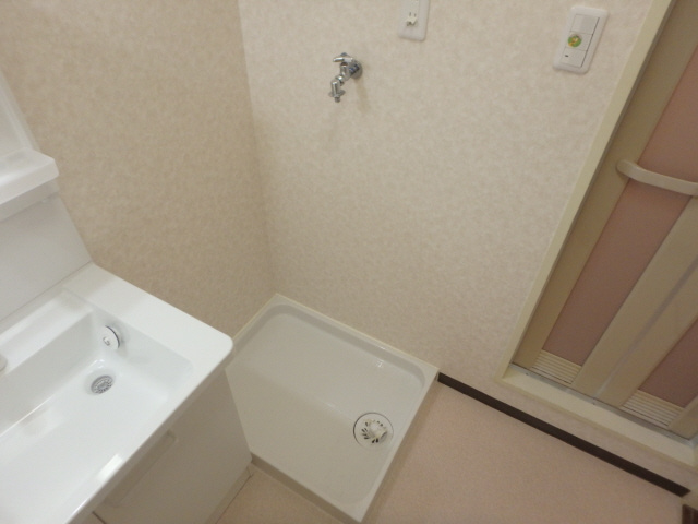 【設備】 | プレバハイツ | 防水パン付き室内洗濯機置場
