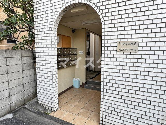 文京区小石川２丁目の賃貸マンションのエントランス