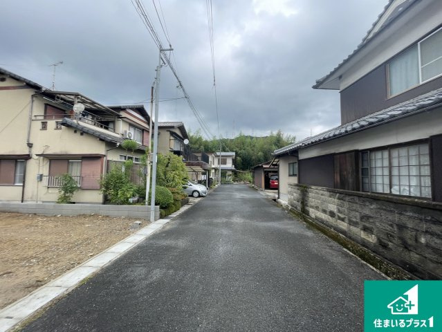 亀岡市篠町篠上中筋　第5期　新築一戸建ての前面道路含む現地写真|周辺は落ち着いた街並みの住宅地！子育てがしやすい住環境です！まだ未完成ですが、現地でしかわからない事もございます。是非一度ご覧ください。