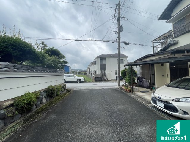 亀岡市篠町篠上中筋　第5期　新築一戸建ての前面道路含む現地写真|周辺は落ち着いた街並みの住宅地！子育てがしやすい住環境です！まだ未完成ですが、現地でしかわからない事もございます。是非一度ご覧ください。
