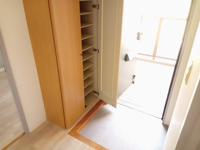 メゾンピュール　大杉の玄関
