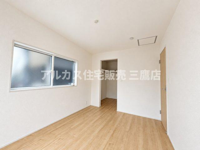 小平市学園東町3丁目　西武多摩湖線　一橋学園駅　新築戸建の洋室|ウォークインクローゼットを備えた洋室で、お部屋をすっきりと広く使えます。