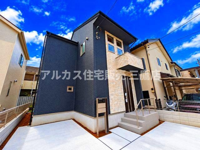 小平市学園東町3丁目　西武多摩湖線　一橋学園駅　新築戸建の外観|シックな色合いの外壁が目を引くモダンな外観で、前道からの視線にも配慮された造りです。