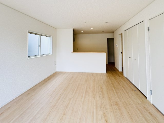 松戸市六実５丁目新築戸建（六実第12）の居間・リビング|18.2帖リビングダイニングキッチン